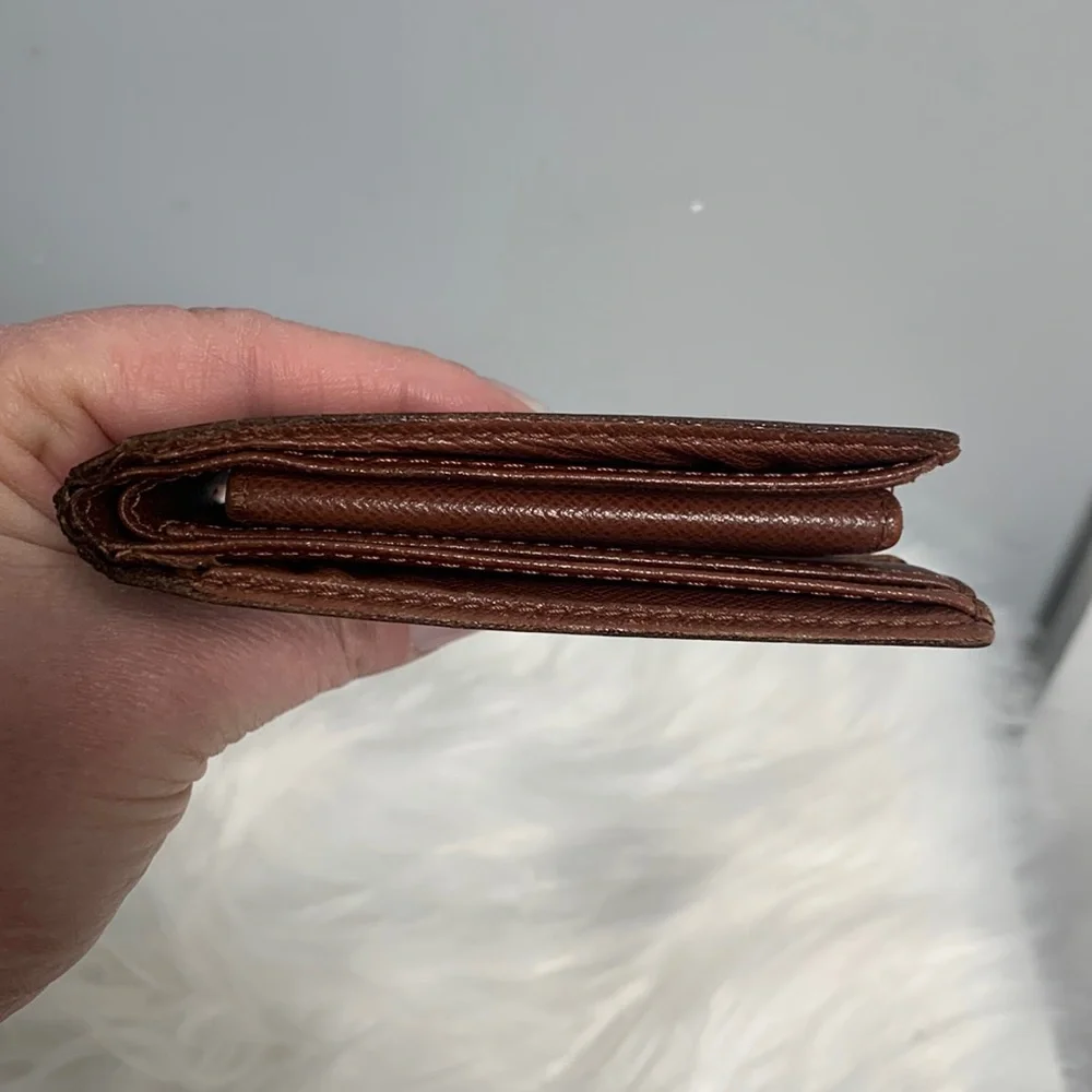 2003 authentic Louis Vuitton men’s wallet monogram